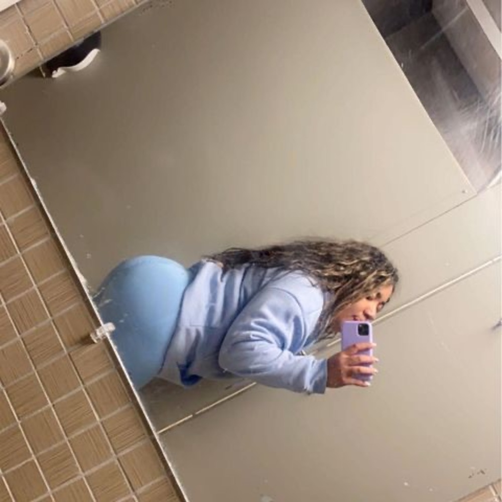 Meet your Posher, Jenniffer